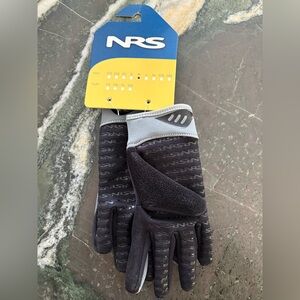 NRS BRAND NEW BLACK AND GRAY WOMEN'S HYDROSKIN GLOVES - M